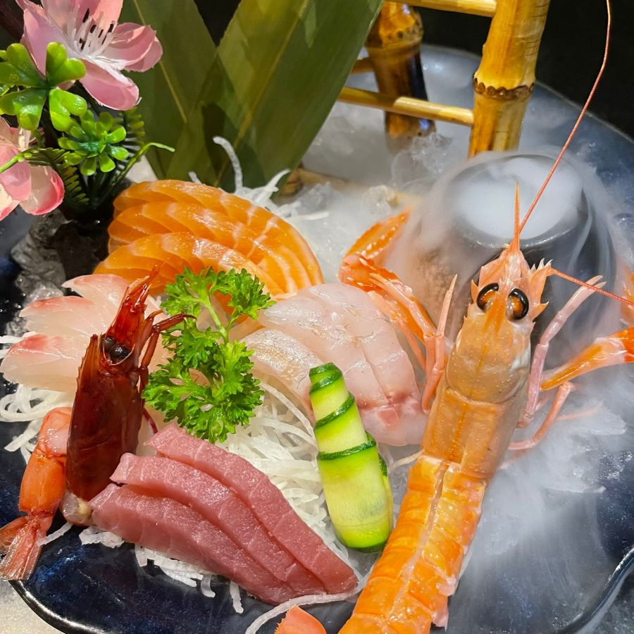 SUSHI BAR